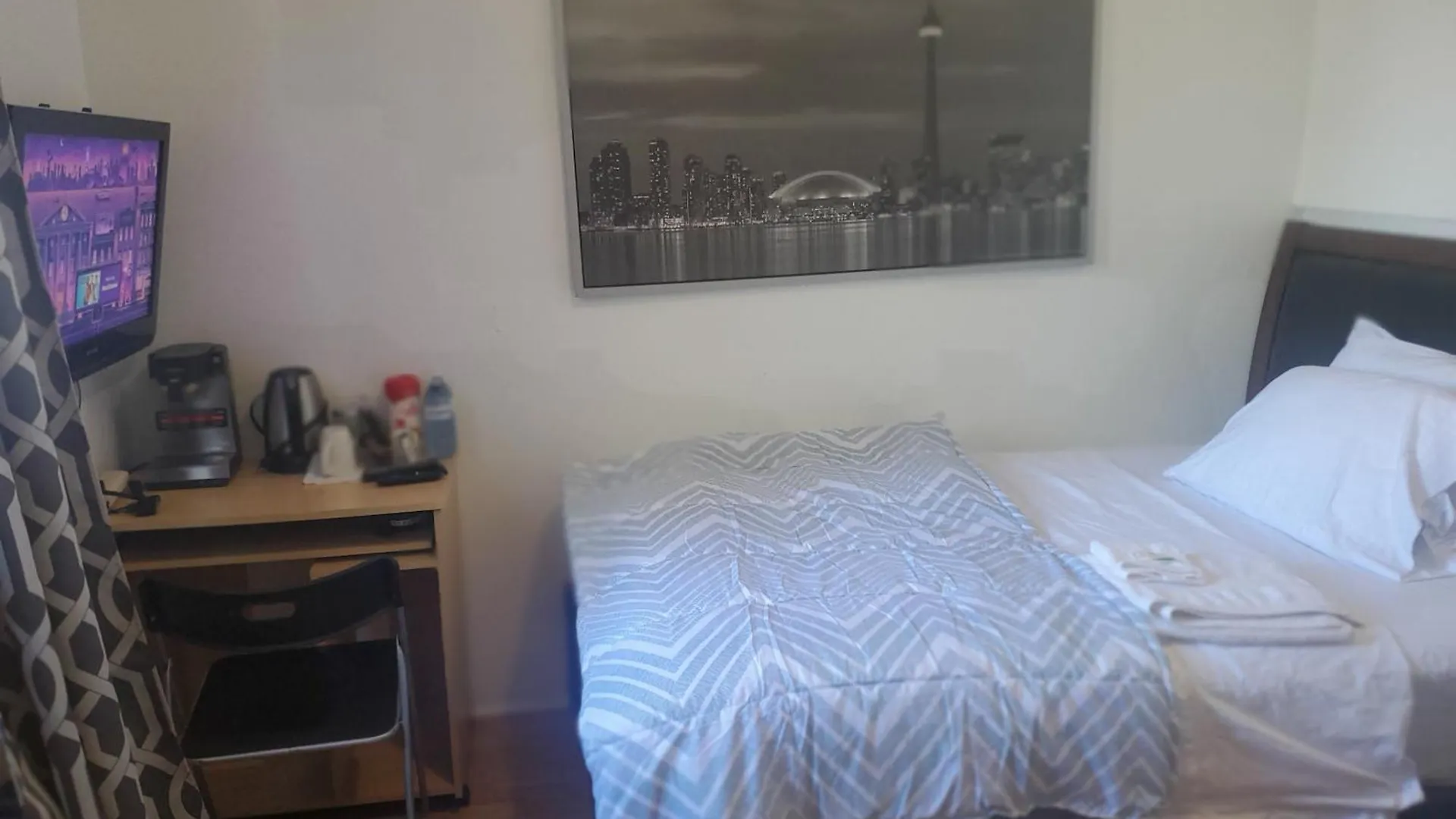 Toronto Little Italy Guest House