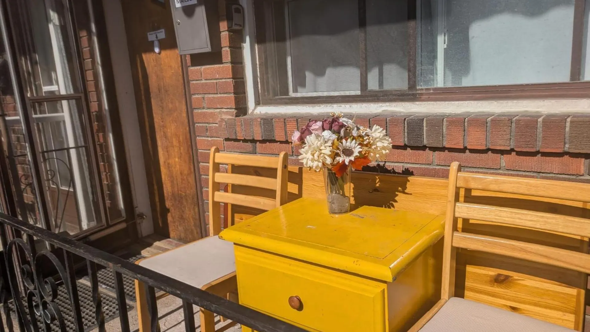 Toronto Little Italy Guest House