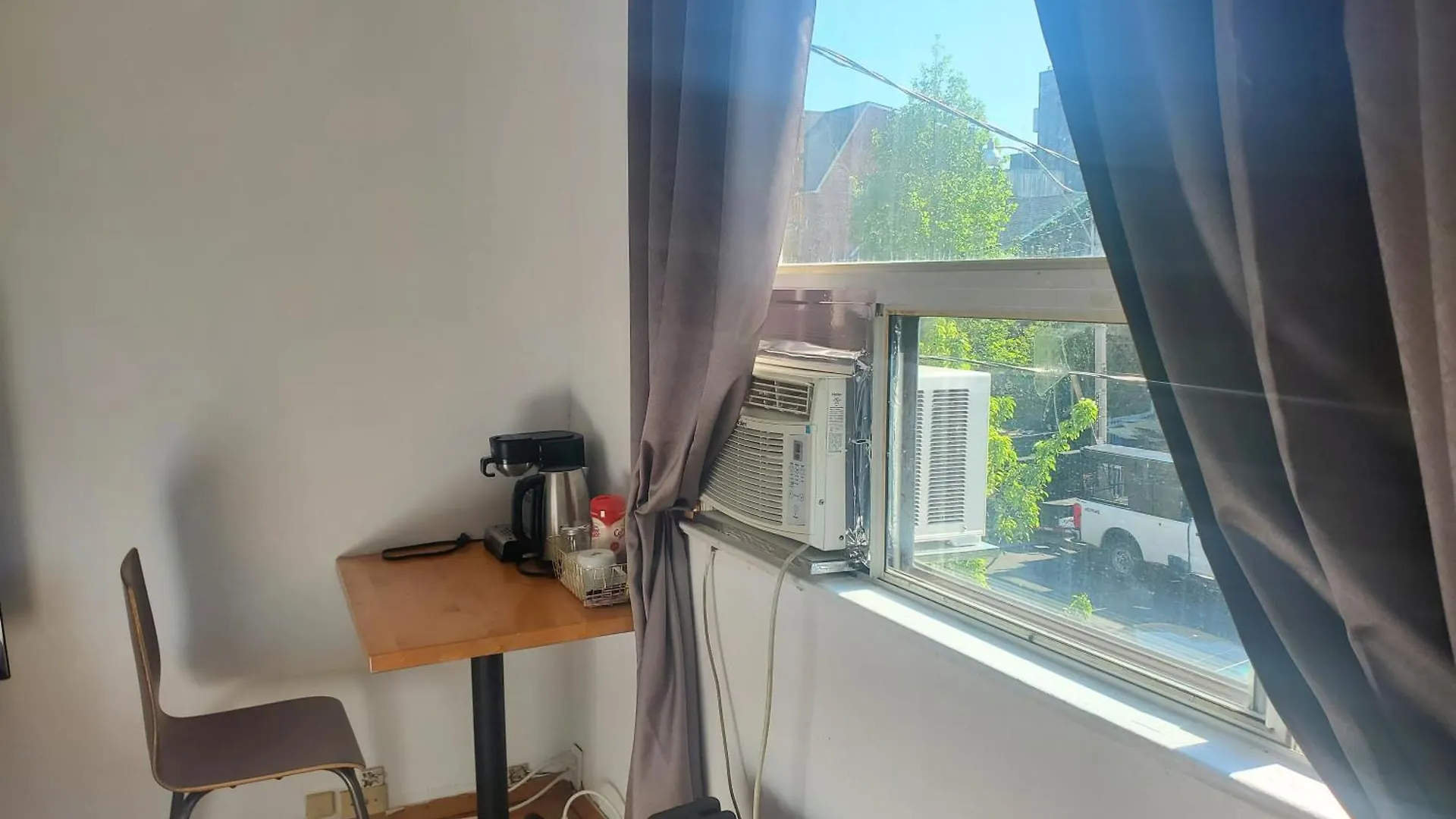 Toronto Little Italy Guest House