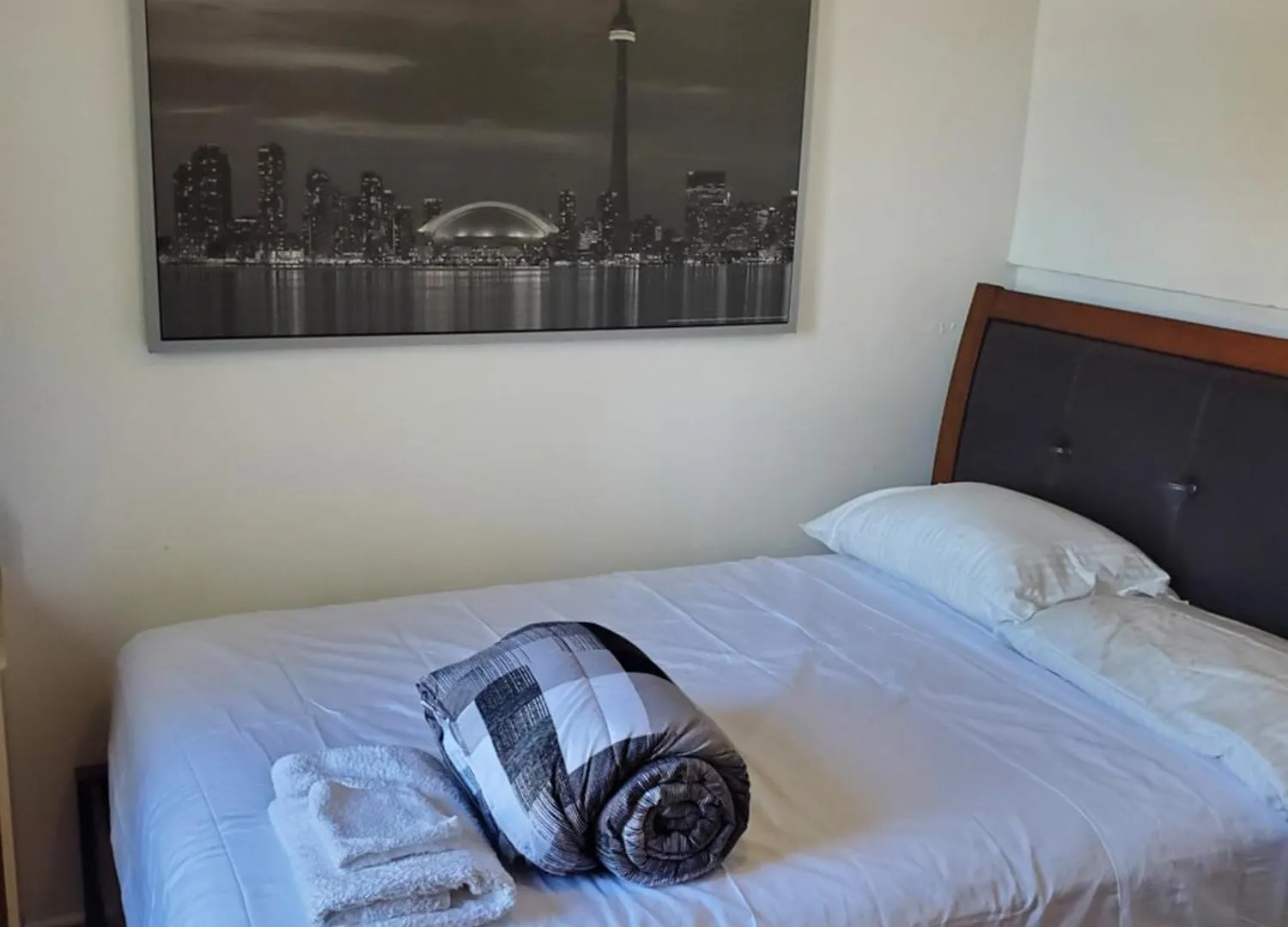 Toronto Little Italy Guest House